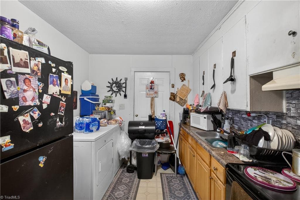 Duplex at 29 Hunter Street, Thomasville NC 27360, Thomasville, photo 5 of 70