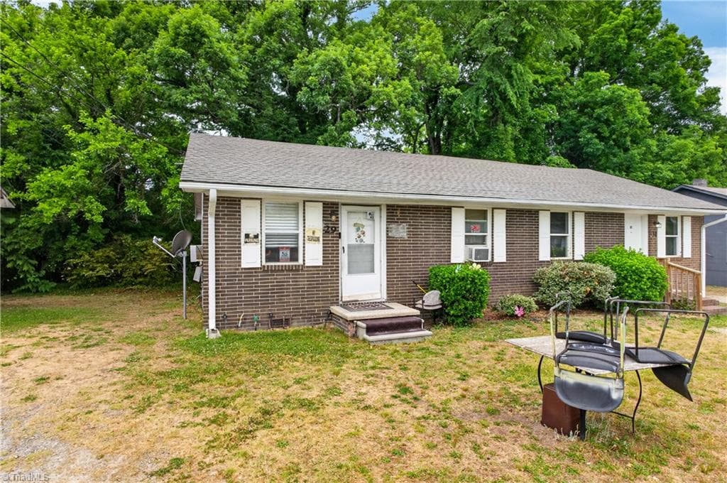 Duplex at 29 Hunter Street, Thomasville NC 27360, Thomasville, photo 59 of 70