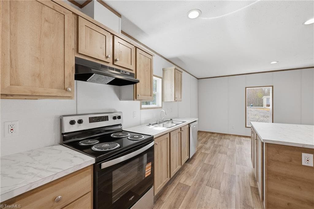Manufactured Home at 189 Village Point Drive, Statesville NC 28625, Statesville, photo 13 of 33
