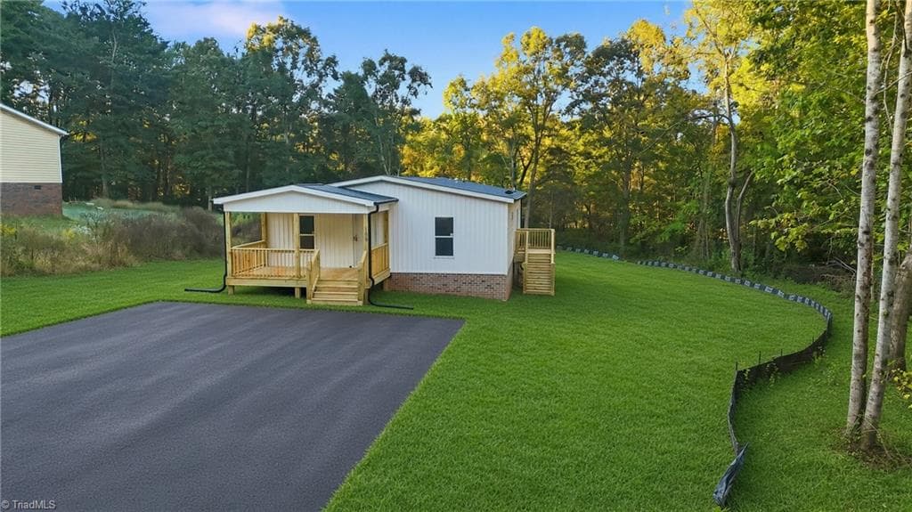 Manufactured Home at 189 Village Point Drive, Statesville NC 28625, Statesville, photo 3 of 33