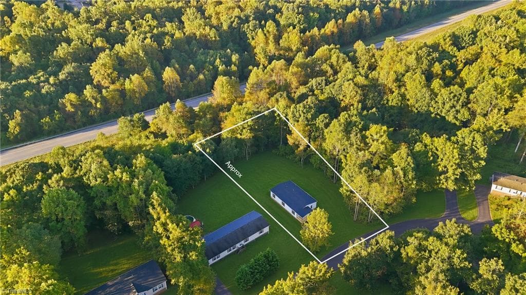 Manufactured Home at 189 Village Point Drive, Statesville NC 28625, Statesville, photo 32 of 33