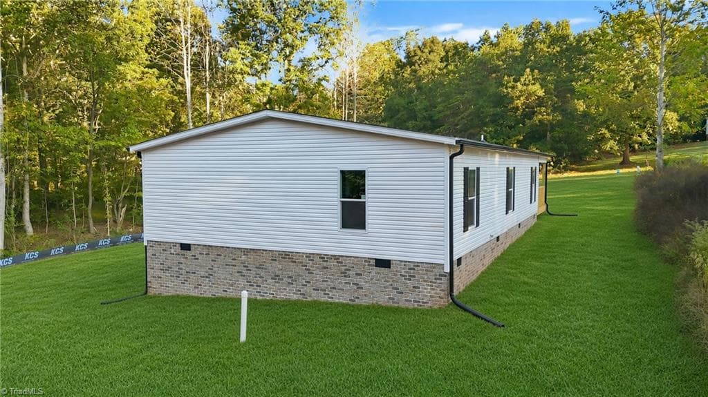 Manufactured Home at 189 Village Point Drive, Statesville NC 28625, Statesville, photo 5 of 33