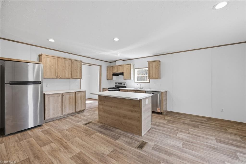 Manufactured Home at 189 Village Point Drive, Statesville NC 28625, Statesville, photo 9 of 33