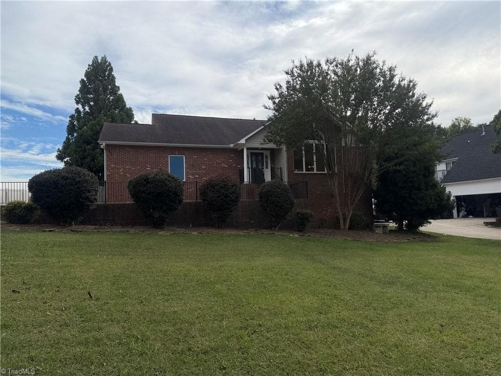 906 Lunar Drive, Archdale NC 27263