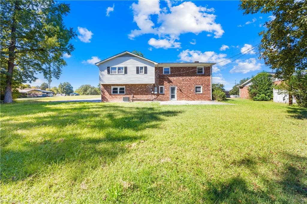 Stick/Site Built at 5528 Mauldin Drive, High Point NC 27263, High Point, photo 29 of 38