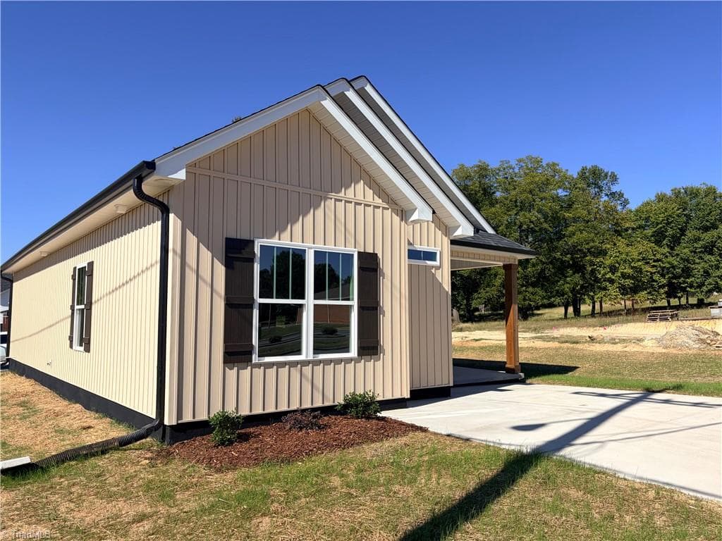 Stick/Site Built at 28 Mock Street, Thomasville NC 27360, Thomasville, photo 2 of 16