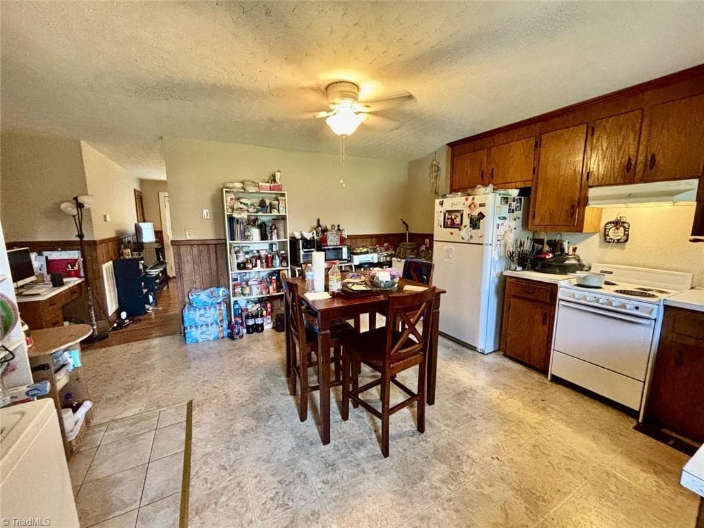 Duplex at 4642 NC Highway 62, Thomasville NC 27360, Thomasville, photo 6 of 12