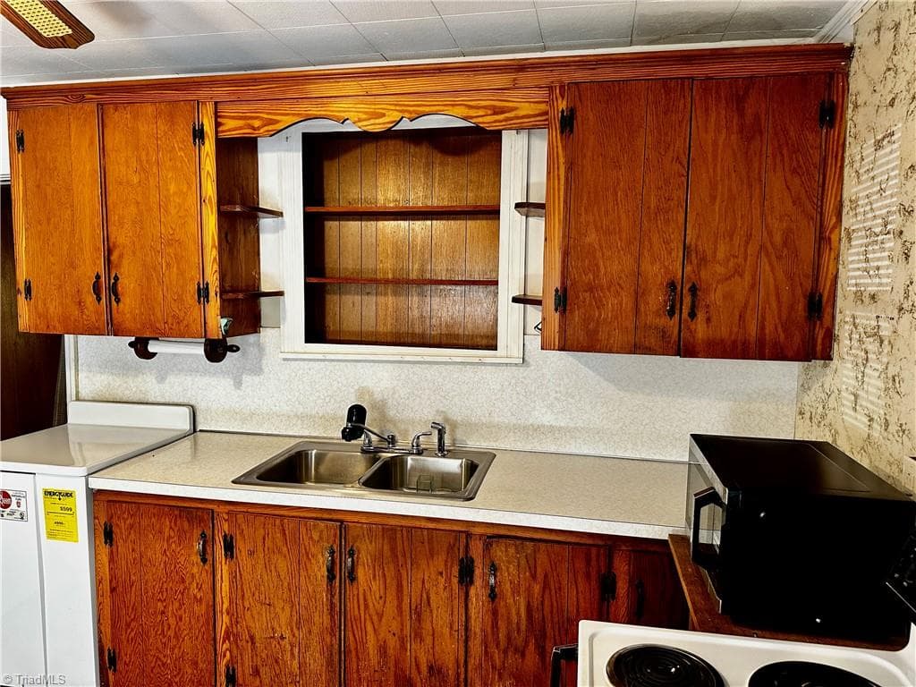 Stick/Site Built at 107 Dillon Street, Winston-Salem NC 27107, Winston-Salem, photo 9 of 29