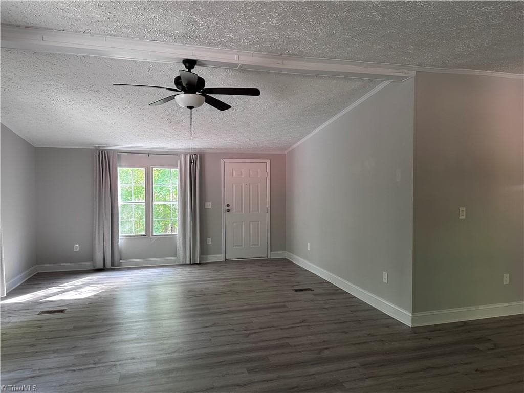 Manufactured Home at 6610 Edgeworth Trail, Pfafftown NC 27040, Pfafftown, photo 5 of 21