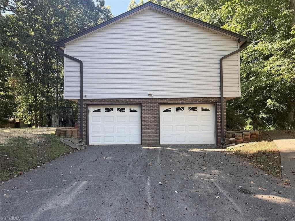 Stick/Site Built at 796 Sommerdale Court, Rural Hall NC 27045, Rural Hall, photo 27 of 32