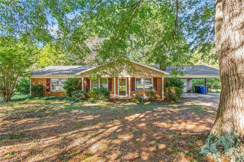 466 Pine Forest Drive, Kernersville NC 27284