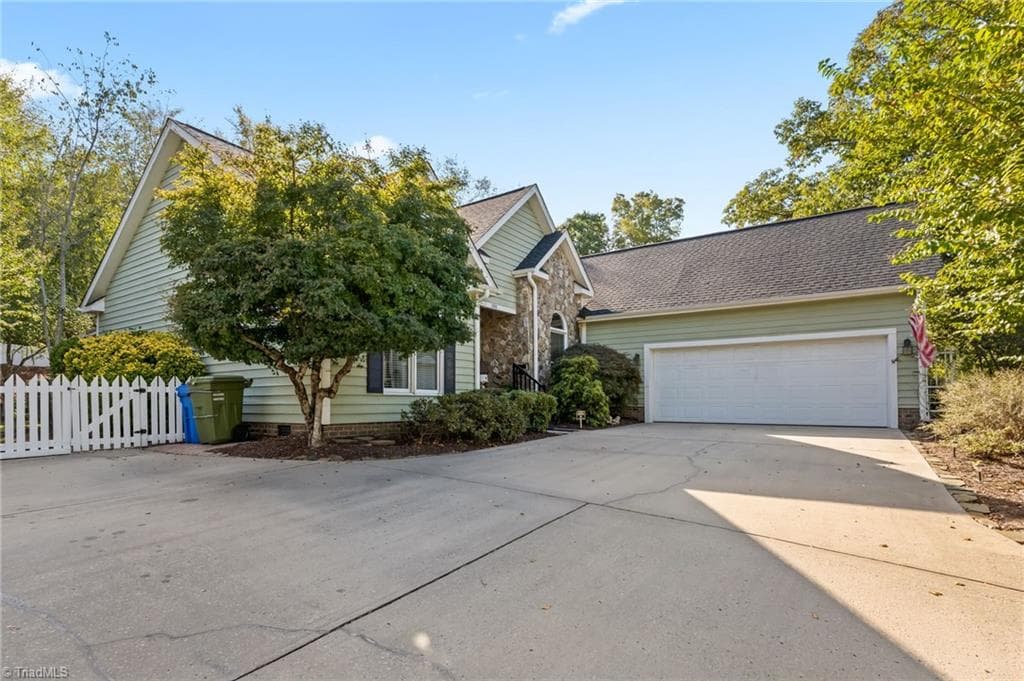 188 White Oak Road, Thomasville NC 27360