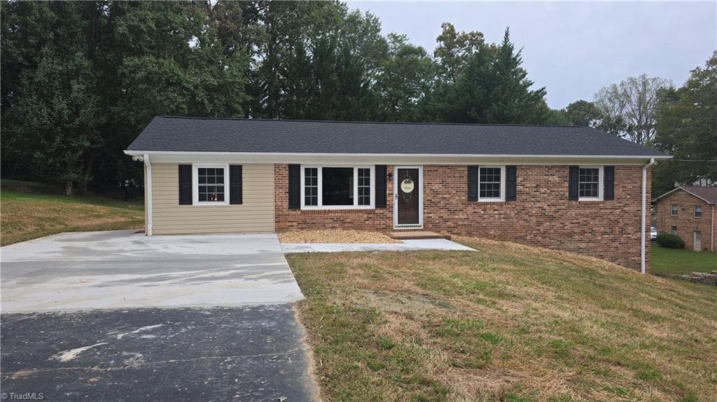 261 Dudley Avenue, Mount Airy NC 27030
