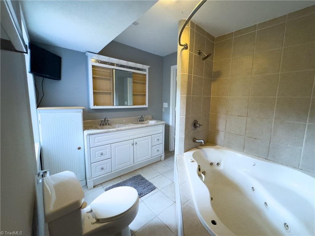 Stick/Site Built at 204 & 208 Horseshoe Bend, Winston-Salem NC 27101, Winston-Salem, photo 27 of 41