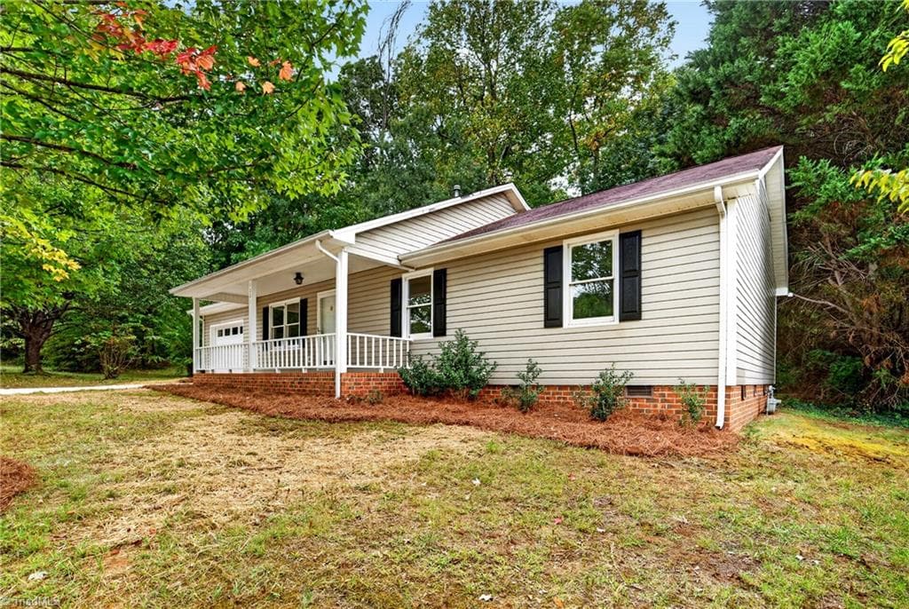 Stick/Site Built at 1001 Kings Arms Court, High Point NC 27262, High Point, photo 3 of 21