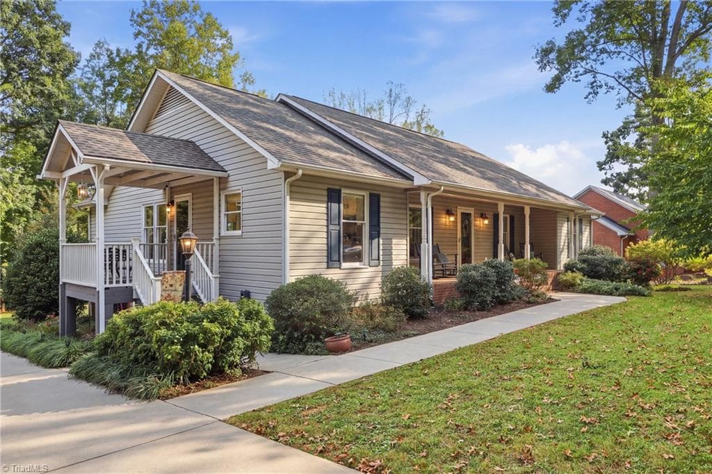 856 Lakeview Drive, Thomasville NC 27360