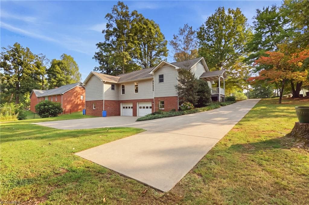 Stick/Site Built at 856 Lakeview Drive, Thomasville NC 27360, Thomasville, photo 29 of 37
