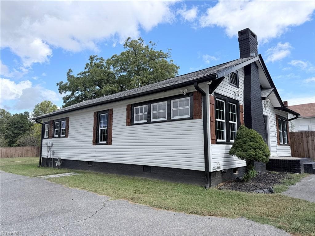 2914 W English Road, High Point NC 27262
