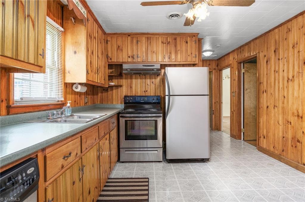 Stick/Site Built at 126 Andrews Avenue, Graham NC 27253, Graham, photo 10 of 30