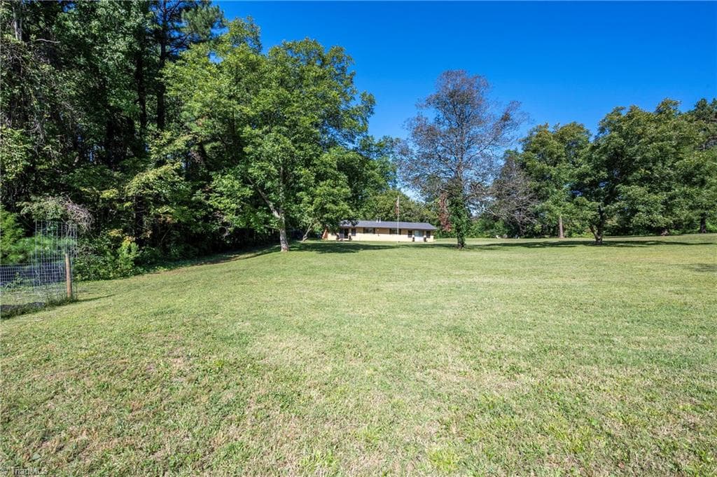 Stick/Site Built at 490 Pinecroft Boulevard, Lexington NC 27295, photo 2 of 33