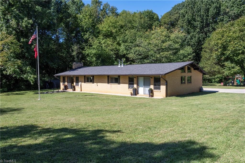 Stick/Site Built at 490 Pinecroft Boulevard, Lexington NC 27295, photo 3 of 33