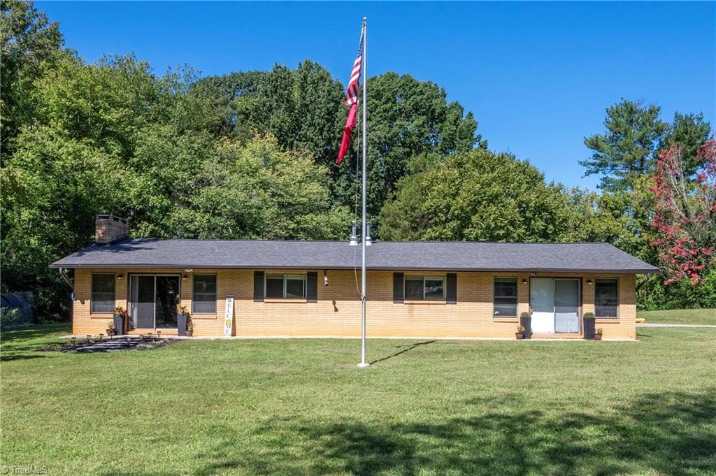490 Pinecroft Boulevard, Lexington NC 27295
