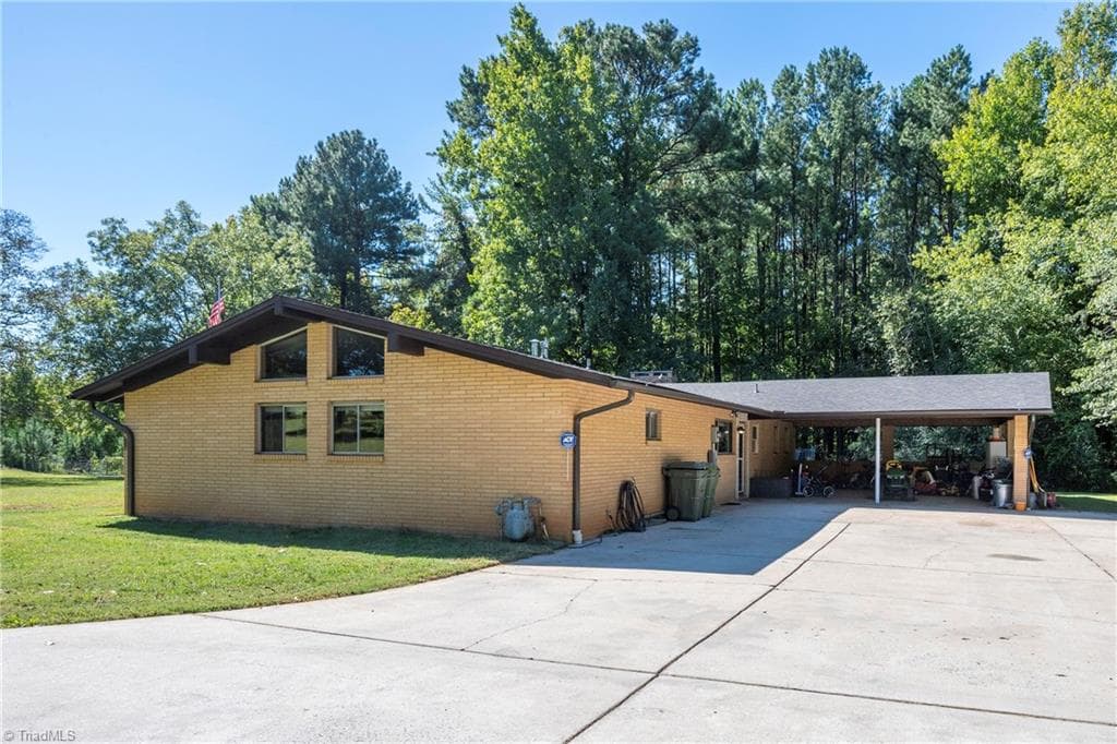 Stick/Site Built at 490 Pinecroft Boulevard, Lexington NC 27295, photo 4 of 33