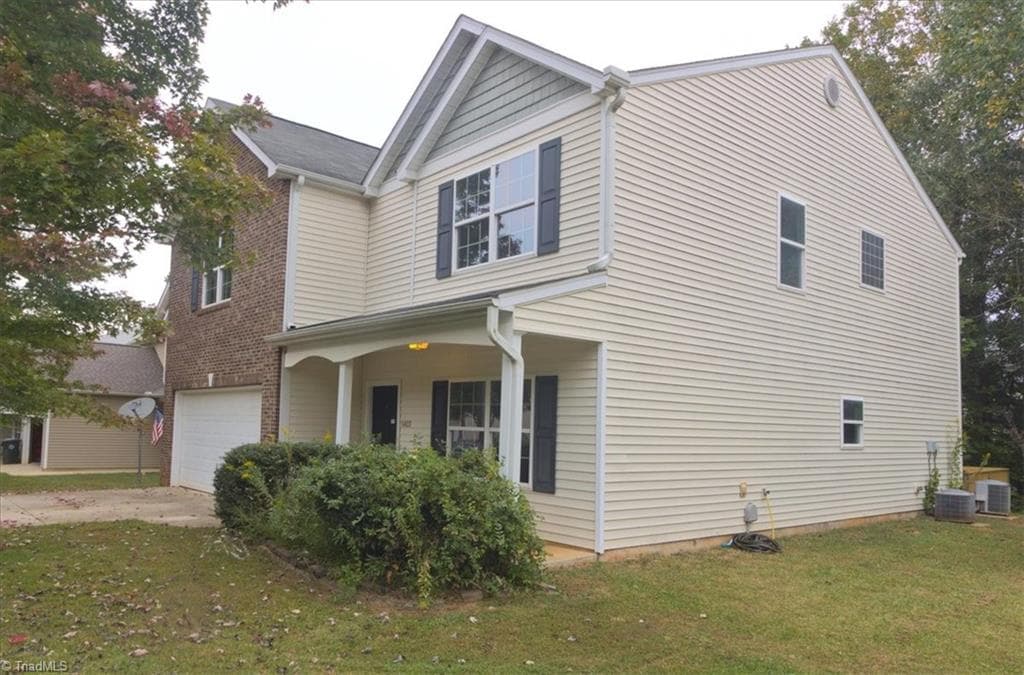 Stick/Site Built at 1402 Torrey Pines Court, Mebane NC 27302, Mebane, photo 3 of 32