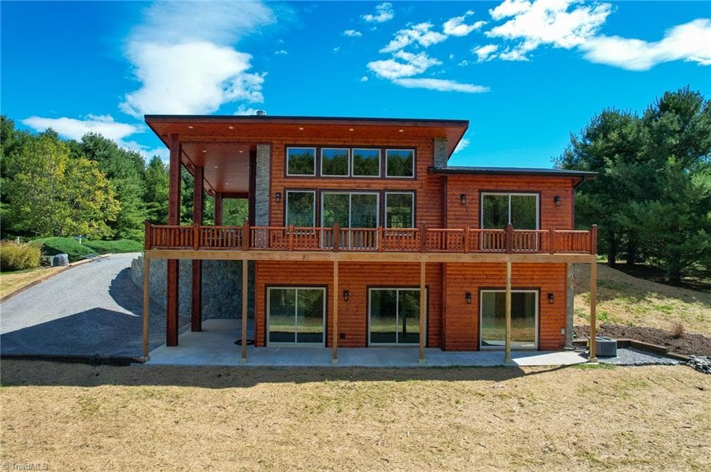 295 Bear Tracks Lane, Sparta NC 28675