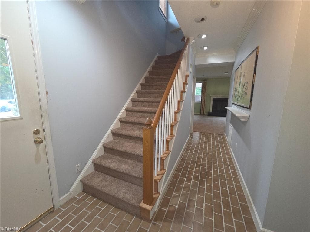 Stick/Site Built at 203 Forest View Court, Winston-Salem NC 27104, Winston-Salem, photo 2 of 25