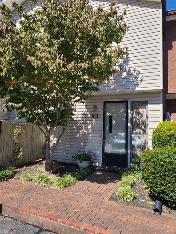 203 Forest View Court, Winston-Salem NC 27104