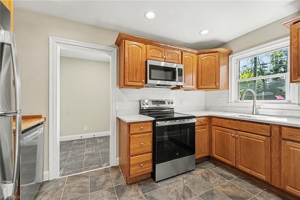 Stick/Site Built at 3708 Parkwood Drive, Greensboro NC 27403, Greensboro, photo 5 of 27