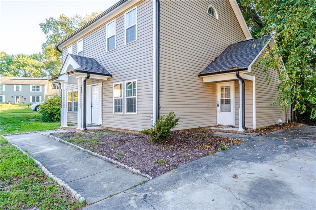 3 Ivyglen Court, Greensboro NC 27406