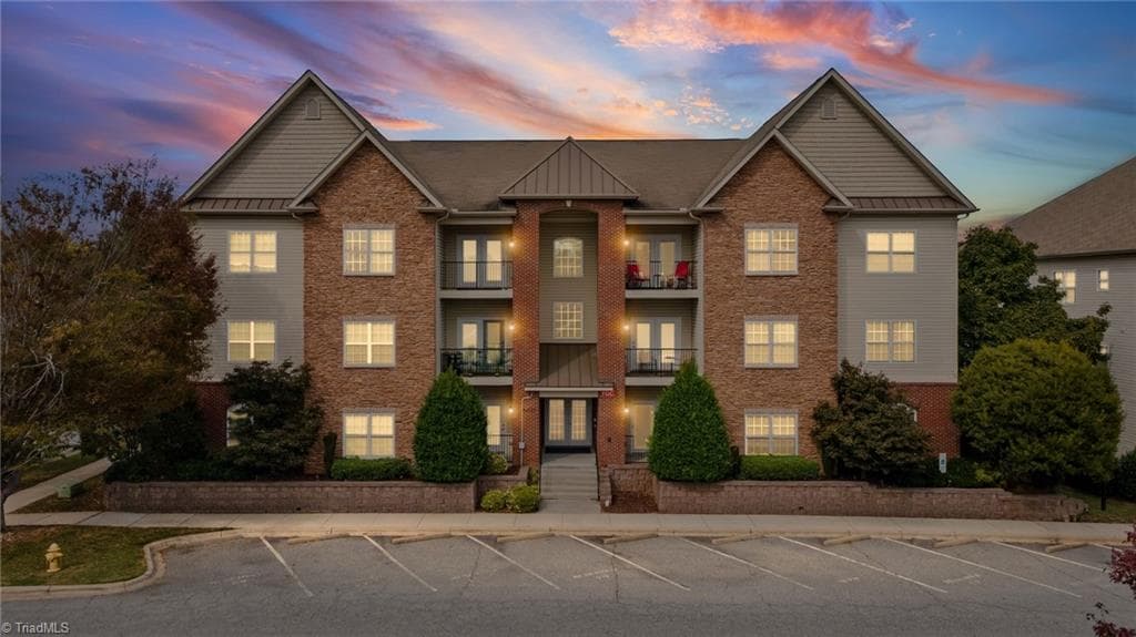 Stick/Site Built at 6831 Hanesbrook Circle # 104, Clemmons NC 27012, Clemmons, photo 2 of 40