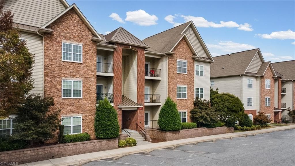 Stick/Site Built at 6831 Hanesbrook Circle # 104, Clemmons NC 27012, Clemmons, photo 3 of 40