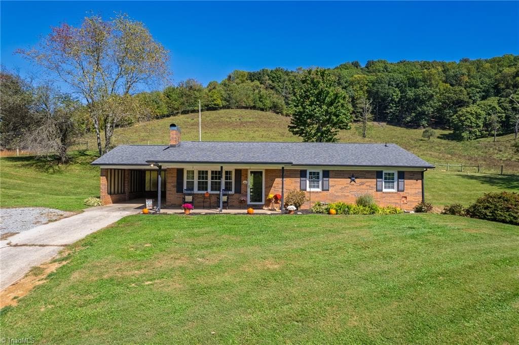 395 Irwin Grocery Road, Laurel Springs NC 28644