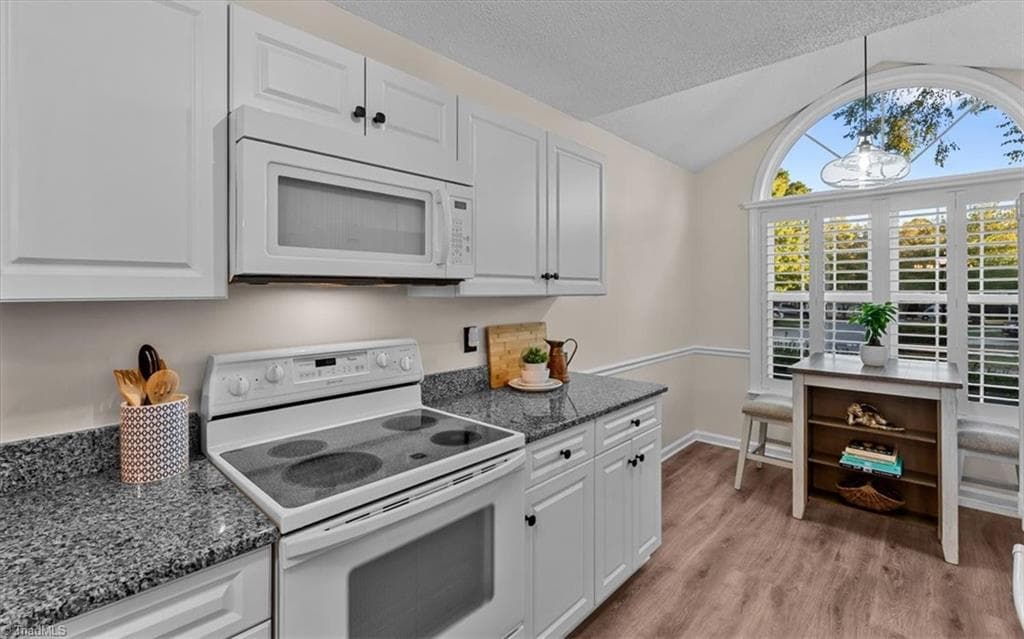 Stick/Site Built at 7 Shelburne Court, Greensboro NC 27455, photo 12 of 28