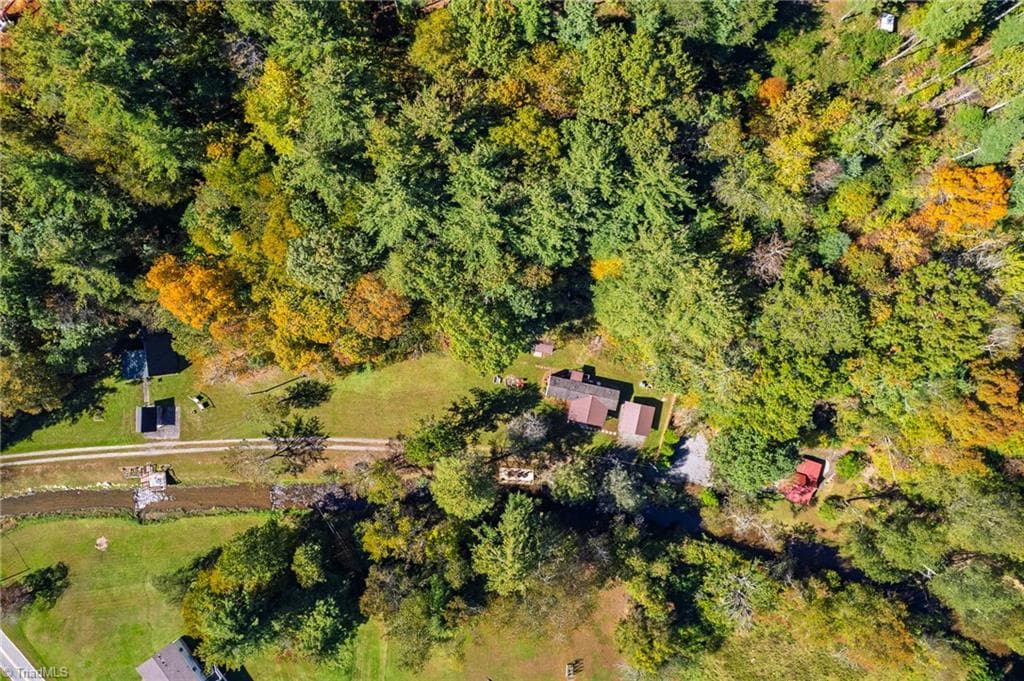 Manufactured Home at 99 Lynn Lane, Glade Valley NC 28627, Glade Valley, photo 21 of 45