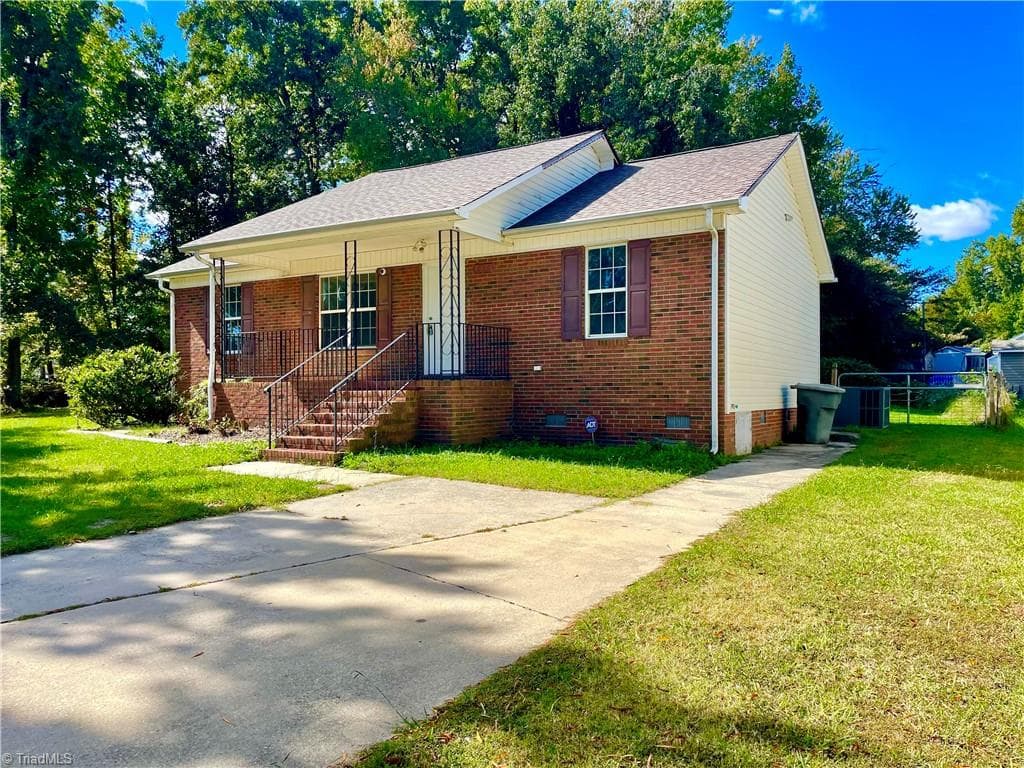 Stick/Site Built at 797 Carrieland Drive, Greensboro NC 27405, Greensboro, photo 2 of 35