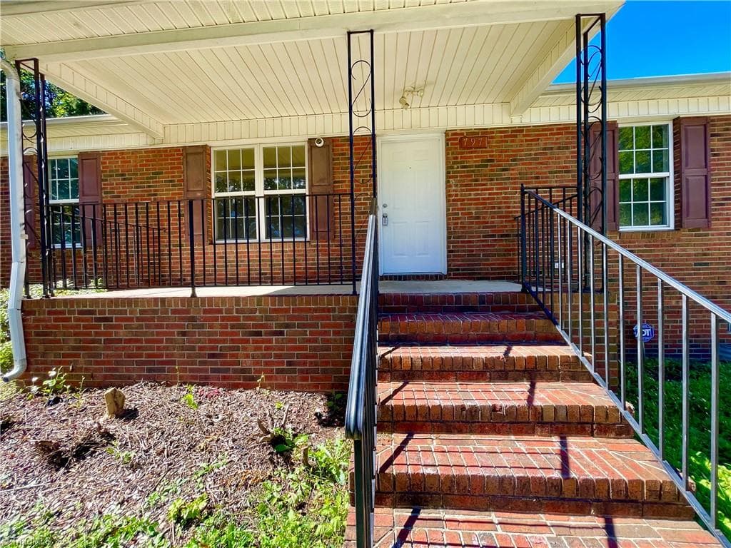 Stick/Site Built at 797 Carrieland Drive, Greensboro NC 27405, Greensboro, photo 4 of 35
