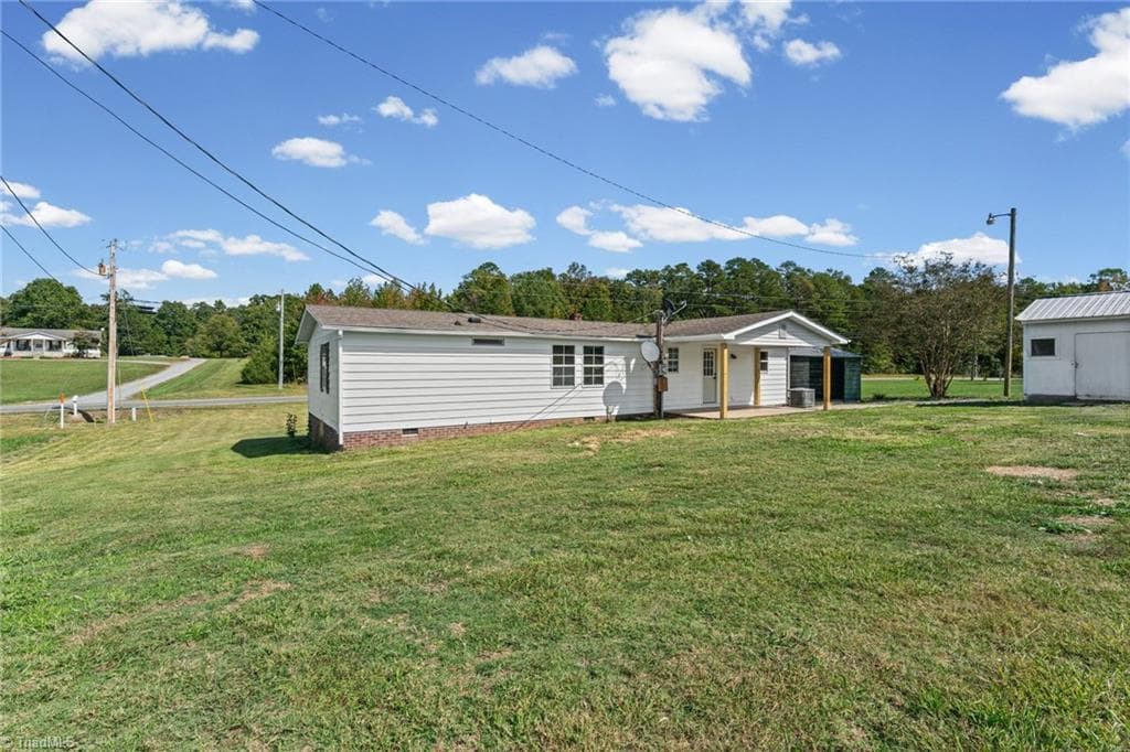 Manufactured Home at 590 Regan Road, Lexington NC 27292, photo 30 of 41