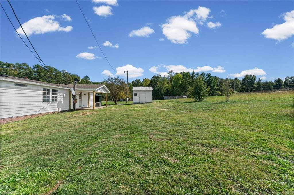 Manufactured Home at 590 Regan Road, Lexington NC 27292, photo 31 of 41