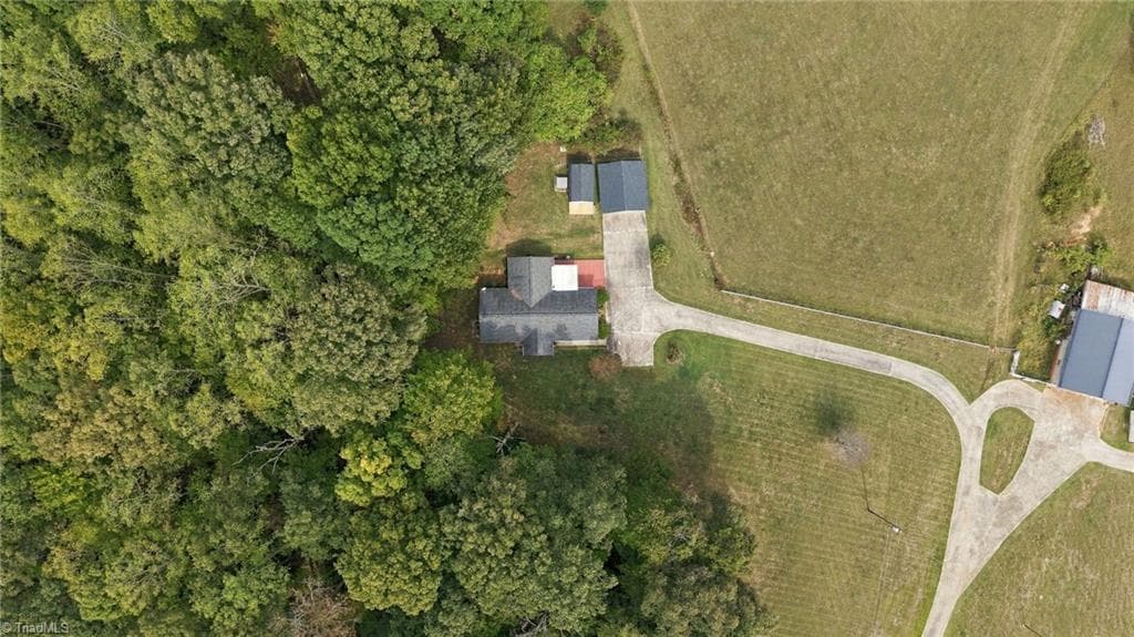 Manufactured Home at 1077 Brown Farm Road, Walnut Cove NC 27052, Walnut Cove, photo 46 of 48