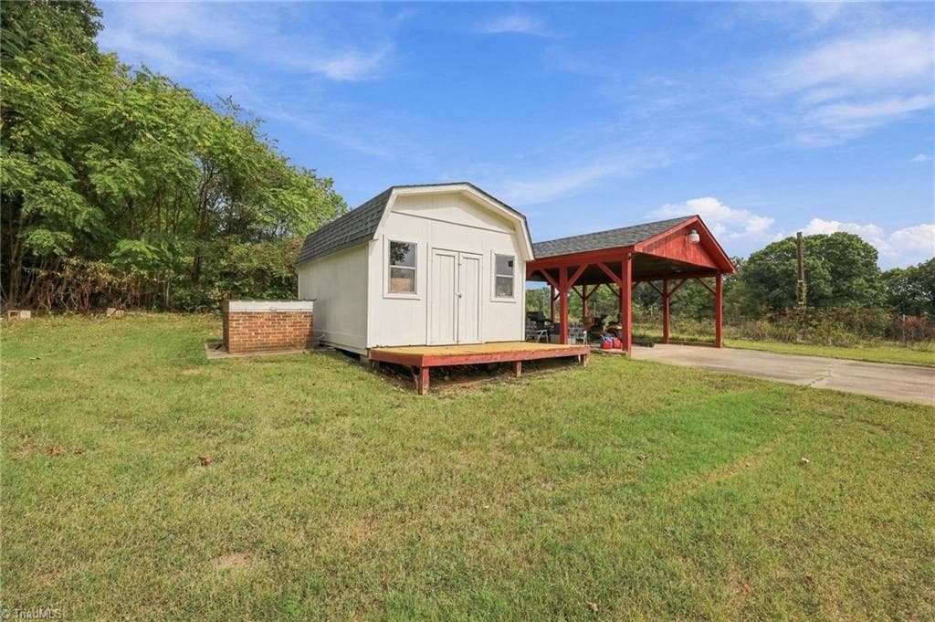 Manufactured Home at 1077 Brown Farm Road, Walnut Cove NC 27052, Walnut Cove, photo 36 of 48