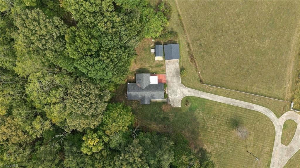 Manufactured Home at 1077 Brown Farm Road, Walnut Cove NC 27052, Walnut Cove, photo 45 of 48