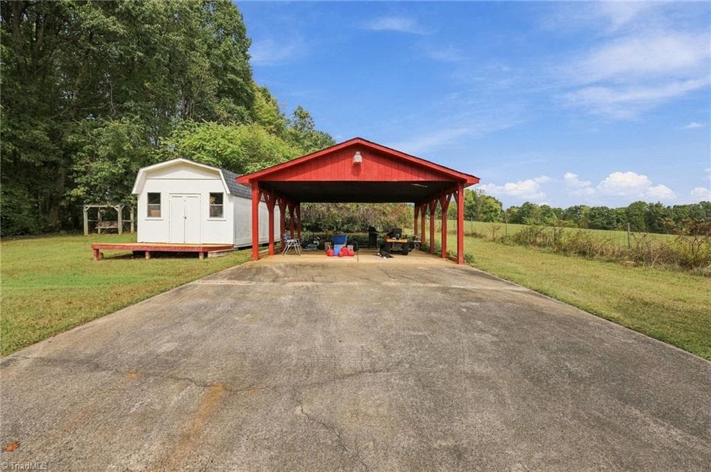 Manufactured Home at 1077 Brown Farm Road, Walnut Cove NC 27052, Walnut Cove, photo 37 of 48