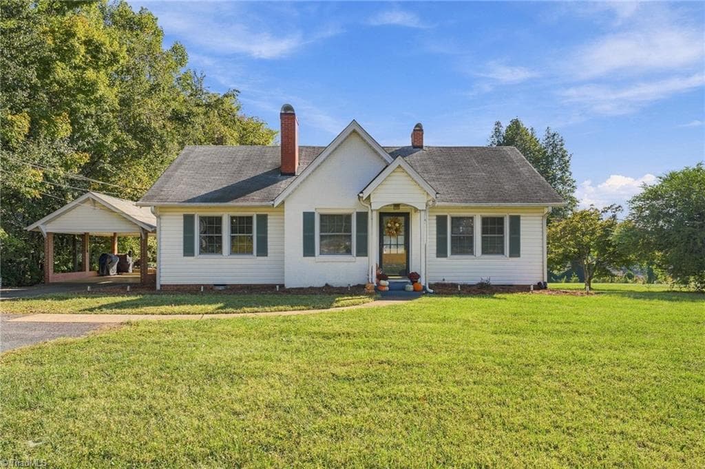 Stick/Site Built at 455 S Peace Haven Road, Winston-Salem NC 27103, Winston-Salem, photo 2 of 49