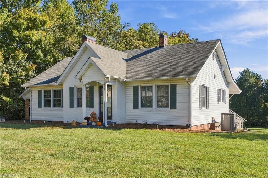 Stick/Site Built at 455 S Peace Haven Road, Winston-Salem NC 27103, Winston-Salem, photo 3 of 49