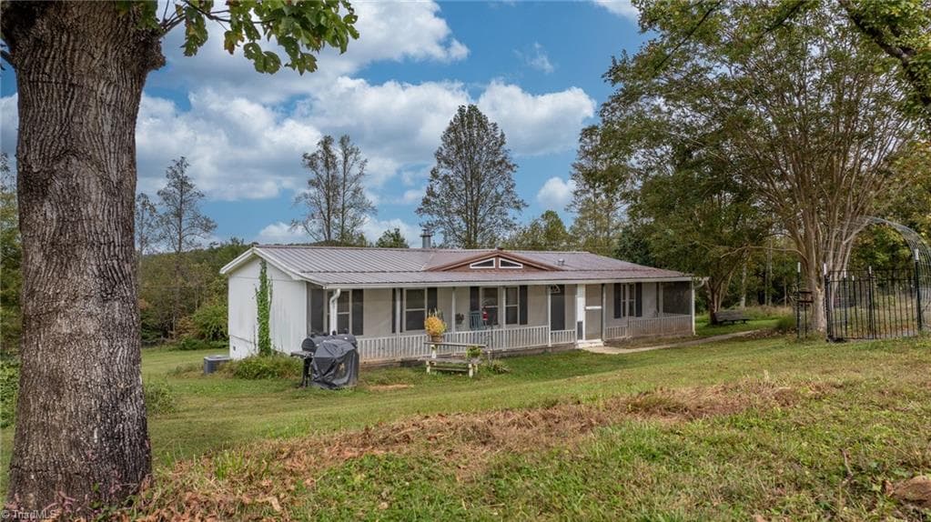 227 Mountain Lake Drive, Boomer NC 28606