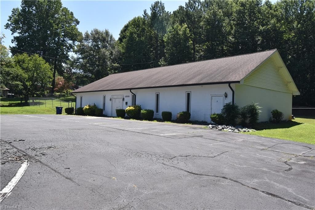 Remarks at 1355 Peachtree Street, Winston-Salem NC 27107, Winston-Salem, photo 11 of 27